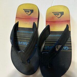 Boys 2.5 Quicksilver flip flops